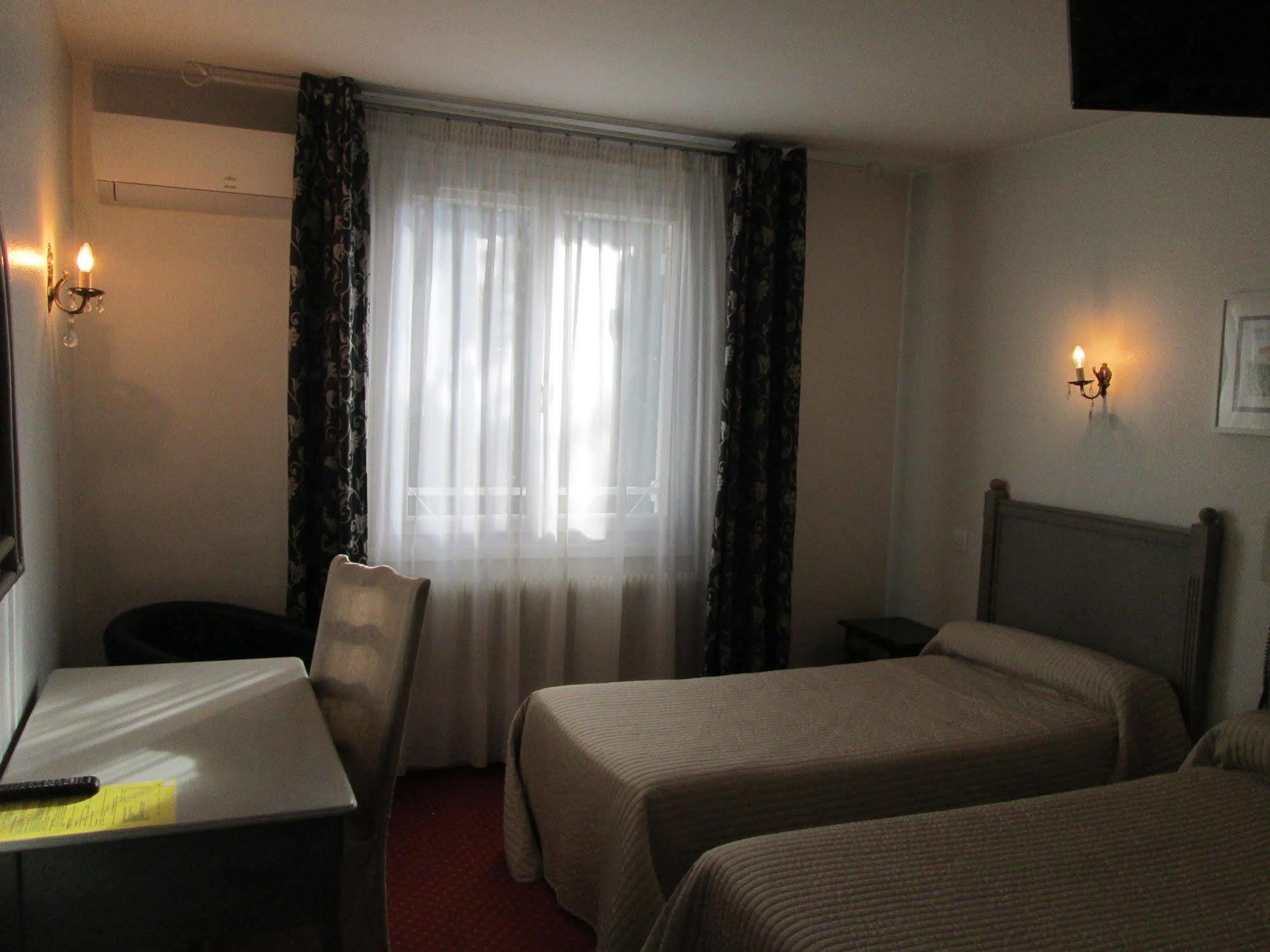 Hotel Victor Hugo Dijon Bagian luar foto