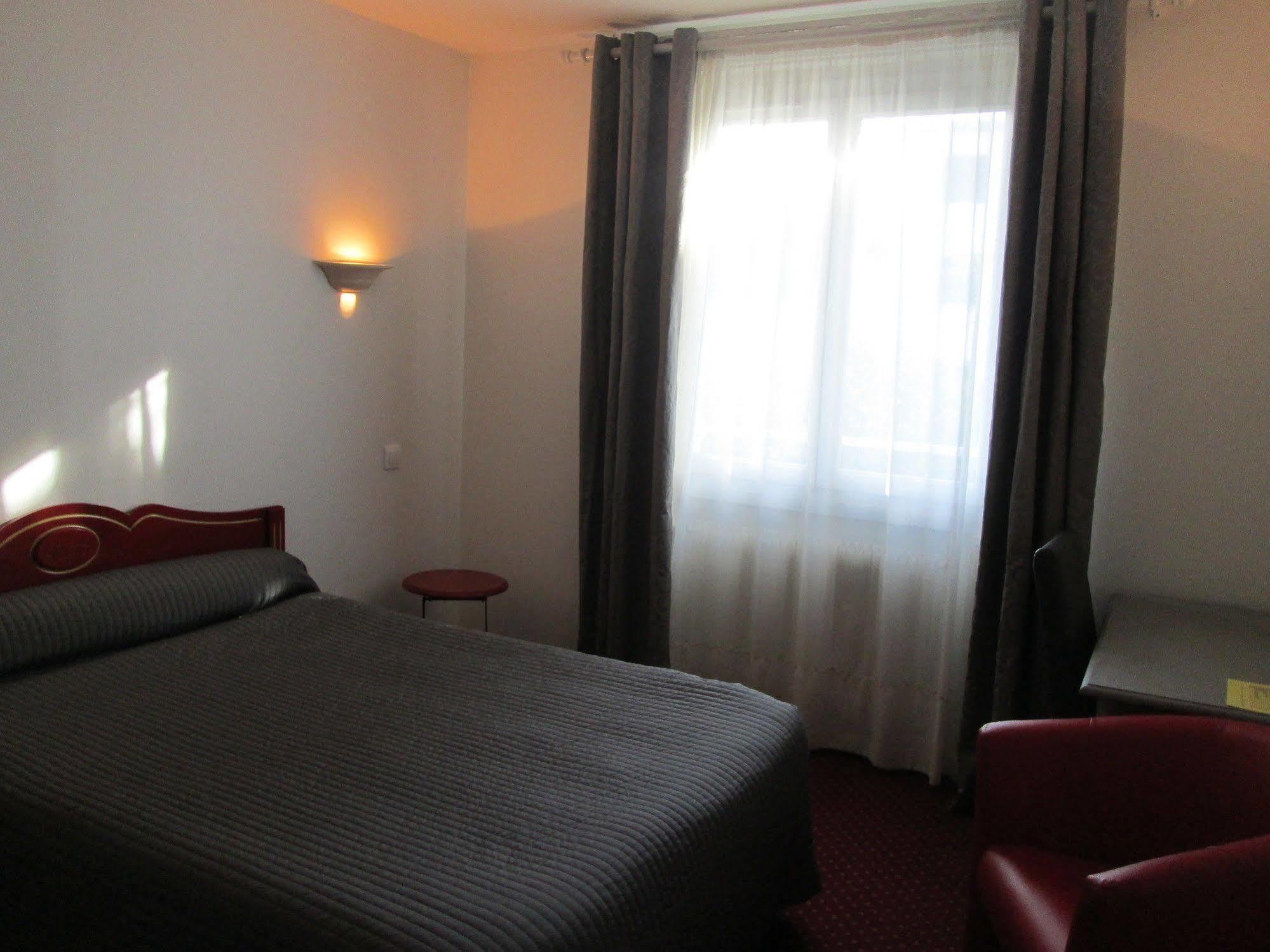 Hotel Victor Hugo Dijon Bagian luar foto