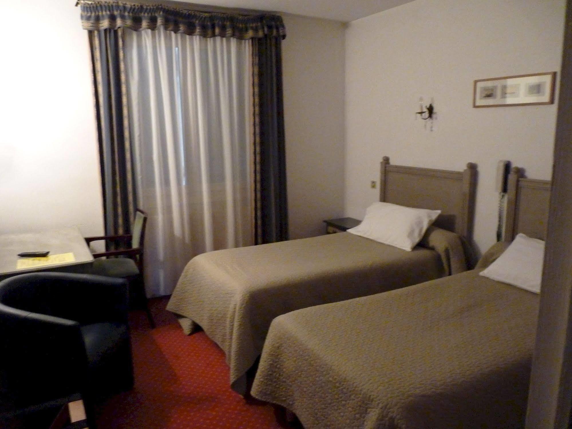 Hotel Victor Hugo Dijon Bagian luar foto