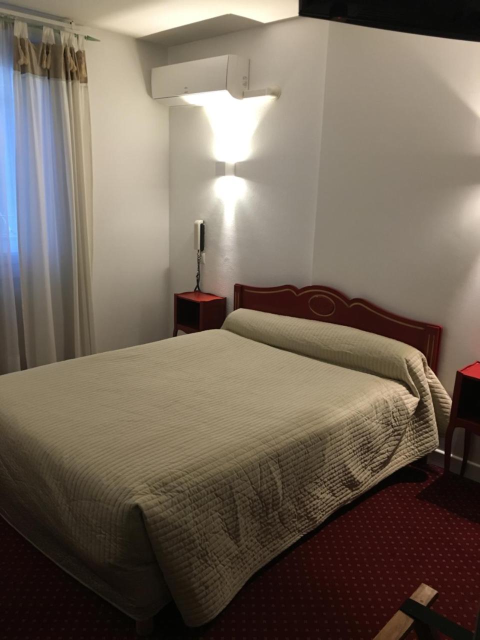 Hotel Victor Hugo Dijon Bagian luar foto